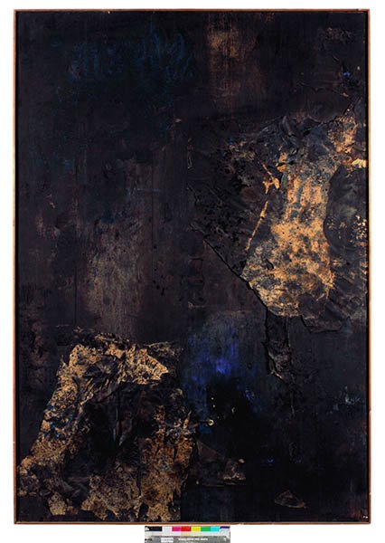Alberto Greco Sin título, 1960 Papel, óleo, tinta, asfalto sobre madera aglomerada 211 x 147 cm Colección Museo de Arte Moderno de Buenos Aires